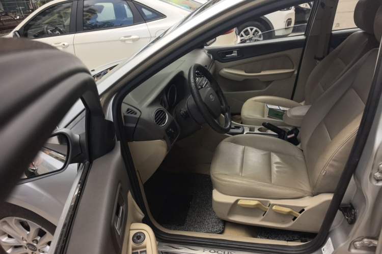 Used Ford Focus 2011 Hatchback 1.8L Automatic Fashion Edition Driver Seat