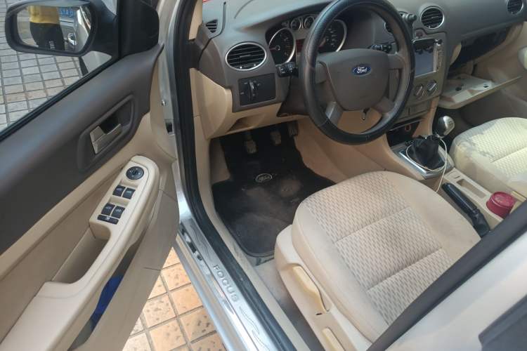 Used Ford Focus 2011 Sedan 1.8L Manual Comfort Model Driver Seat