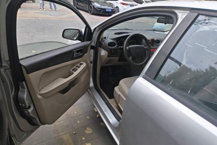 Used Ford Focus 2011 Sedan 1.8L Manual Classic Model Driver Seat