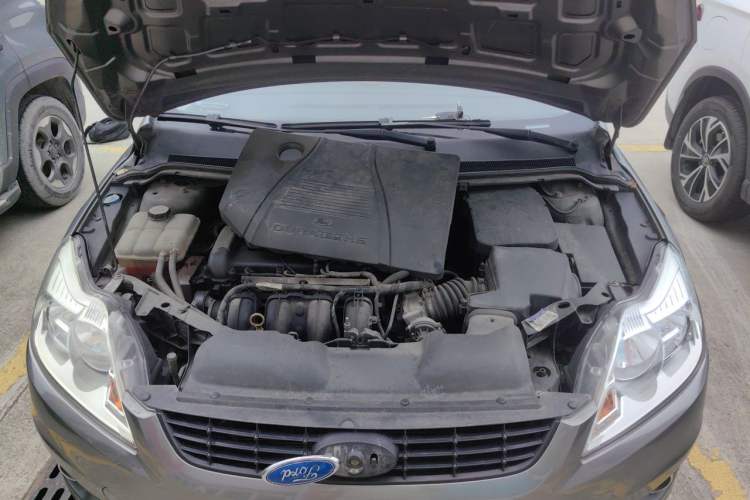 Used Ford Focus 2011 Sedan 1.8L Automatic Fashion Edition Engine Bay