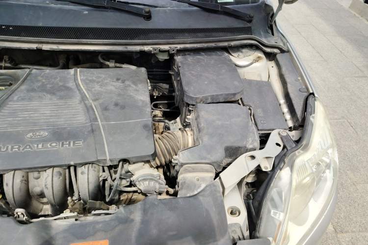 Used Ford Focus 2011 Sedan 1.8L Manual Classic Model Engine Bay Left