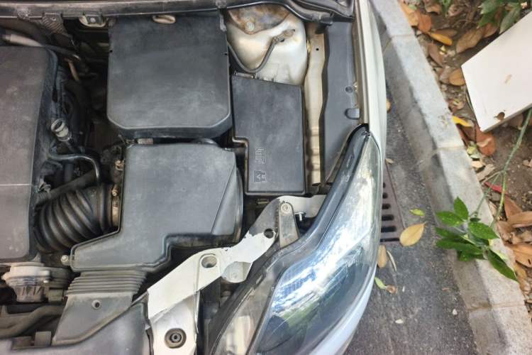Used Ford Focus 2011 Hatchback 1.8L Automatic Fashion Edition Engine Bay Left