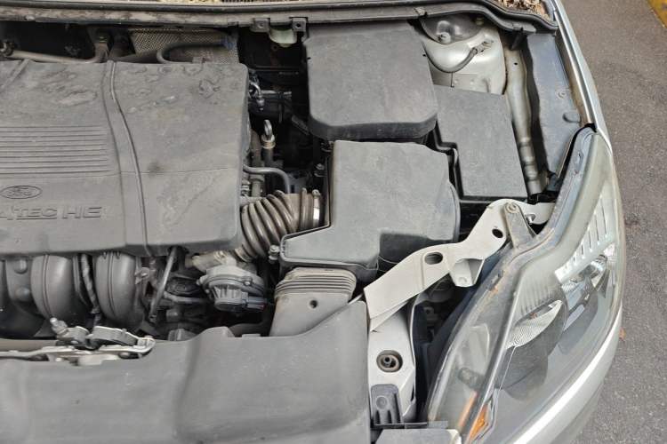 Used Ford Focus 2011 Hatchback 1.8L Automatic Fashion Edition Engine Bay Left