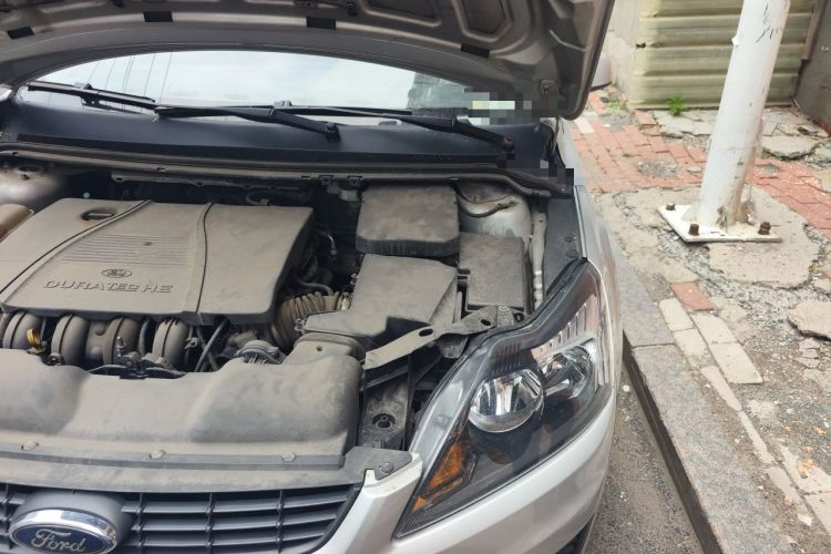 Used Ford Focus 2011 Hatchback 1.8L Manual Comfort Model Engine Bay Left