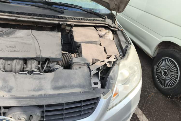 Used Ford Focus 2011 Sedan 1.8L Manual Comfort Model Engine Bay Left