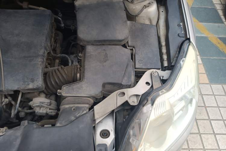 Used Ford Focus 2011 Sedan 1.8L Manual Comfort Model Engine Bay Left