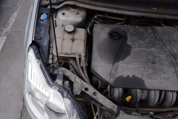 Used Ford Focus 2011 Sedan 1.8L Manual Comfort Model Engine Bay Right