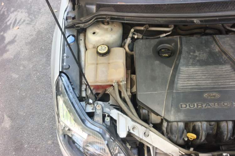 Used Ford Focus 2011 Hatchback 1.8L Automatic Fashion Edition Engine Bay Right