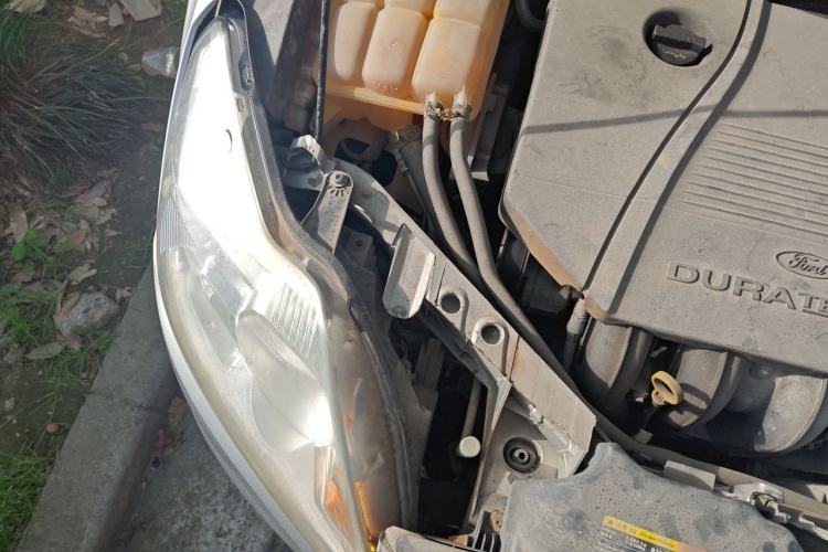 Used Ford Focus 2011 Sedan 1.8L Automatic Fashion Edition Engine Bay Right