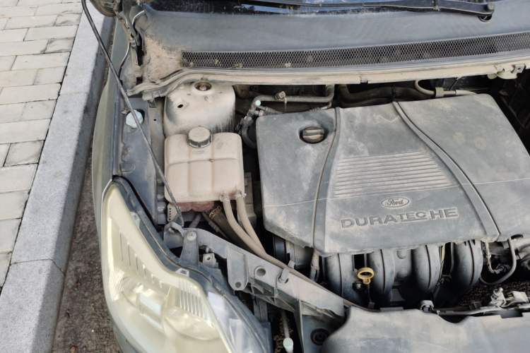 Used Ford Focus 2011 Sedan 1.8L Manual Classic Model Engine Bay Right
