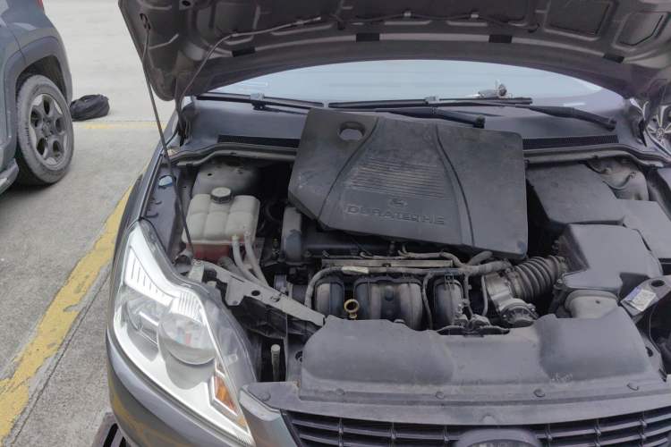 Used Ford Focus 2011 Sedan 1.8L Automatic Fashion Edition Engine Bay Right