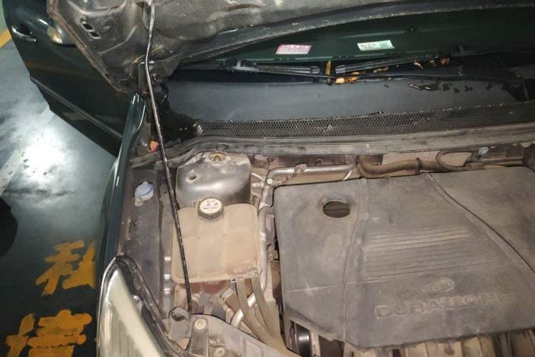 Used Ford Focus 2011 Sedan 1.8L Automatic Fashion Edition Engine Bay Right