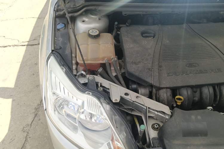 Used Ford Focus 2011 Sedan 1.8L Manual Classic Model Engine Bay Right
