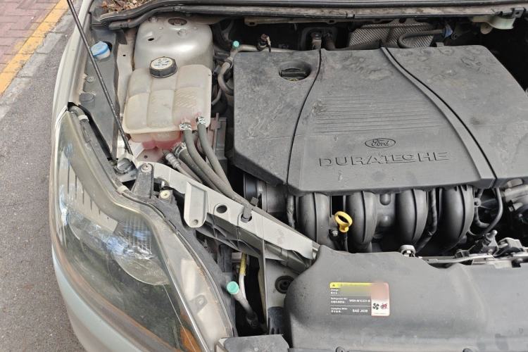Used Ford Focus 2011 Hatchback 1.8L Automatic Fashion Edition Engine Bay Right
