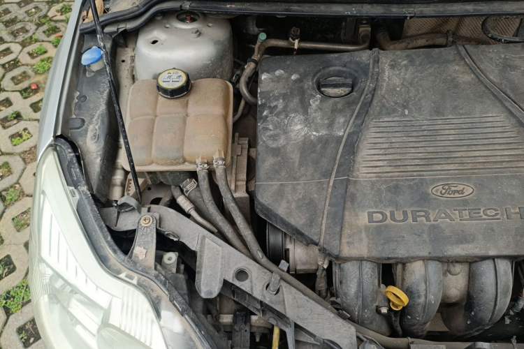 Used Ford Focus 2011 Sedan 1.8L Automatic Fashion Edition Engine Bay Right