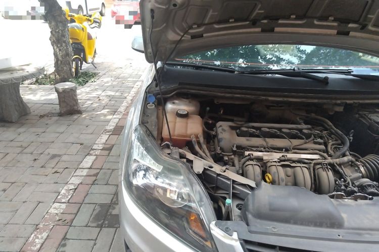 Used Ford Focus 2011 Hatchback 1.8L Automatic Fashion Edition Engine Bay Right
