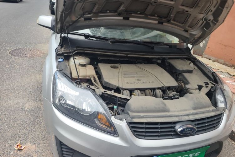 Used Ford Focus 2011 Hatchback 1.8L Manual Comfort Model Engine Bay Right