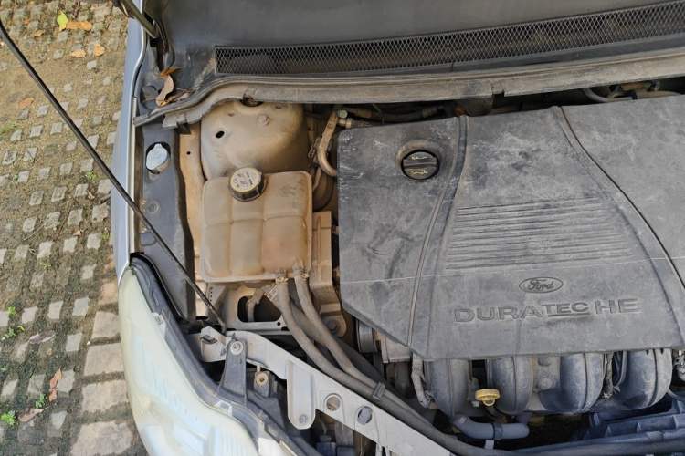 Used Ford Focus 2011 Sedan 1.8L Automatic Fashion Edition Engine Bay Right