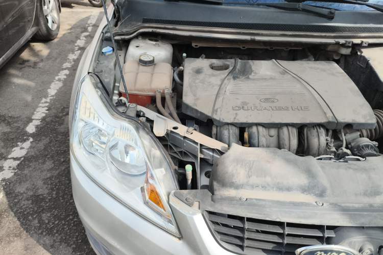 Used Ford Focus 2011 Sedan 1.8L Manual Comfort Model Engine Bay Right