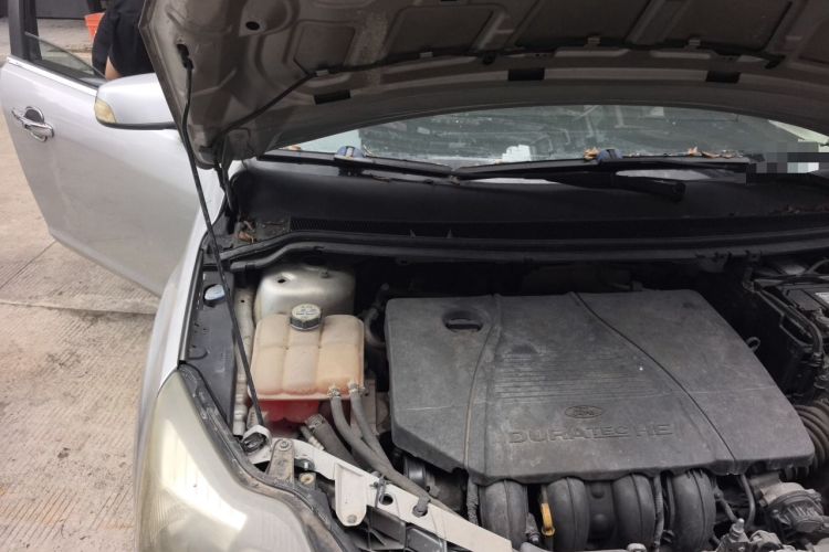 Used Ford Focus 2011 Hatchback 1.8L Automatic Fashion Edition Engine Bay Right