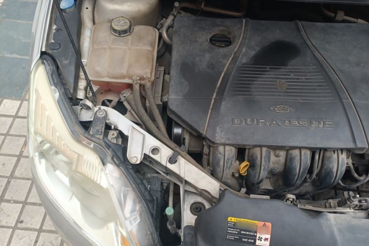 Used Ford Focus 2011 Sedan 1.8L Manual Comfort Model Engine Bay Right