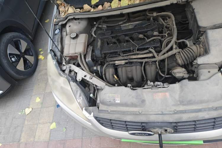 Used Ford Focus 2011 Sedan 1.8L Manual Classic Model Engine Bay Right