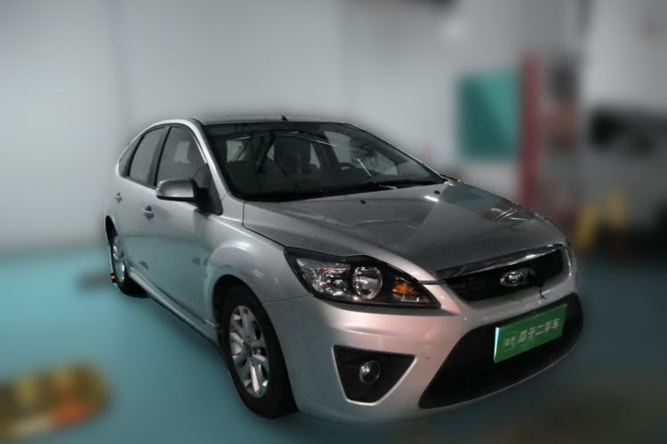 Used Ford Focus 2011 Hatchback 1.8L Automatic Fashion Edition Front Right 45 Deg
