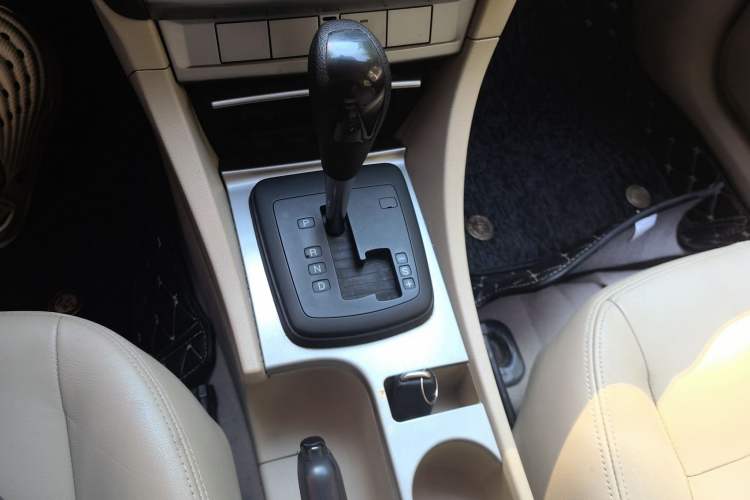 Used Ford Focus 2011 Sedan 1.8L Automatic Fashion Edition Gear Lever