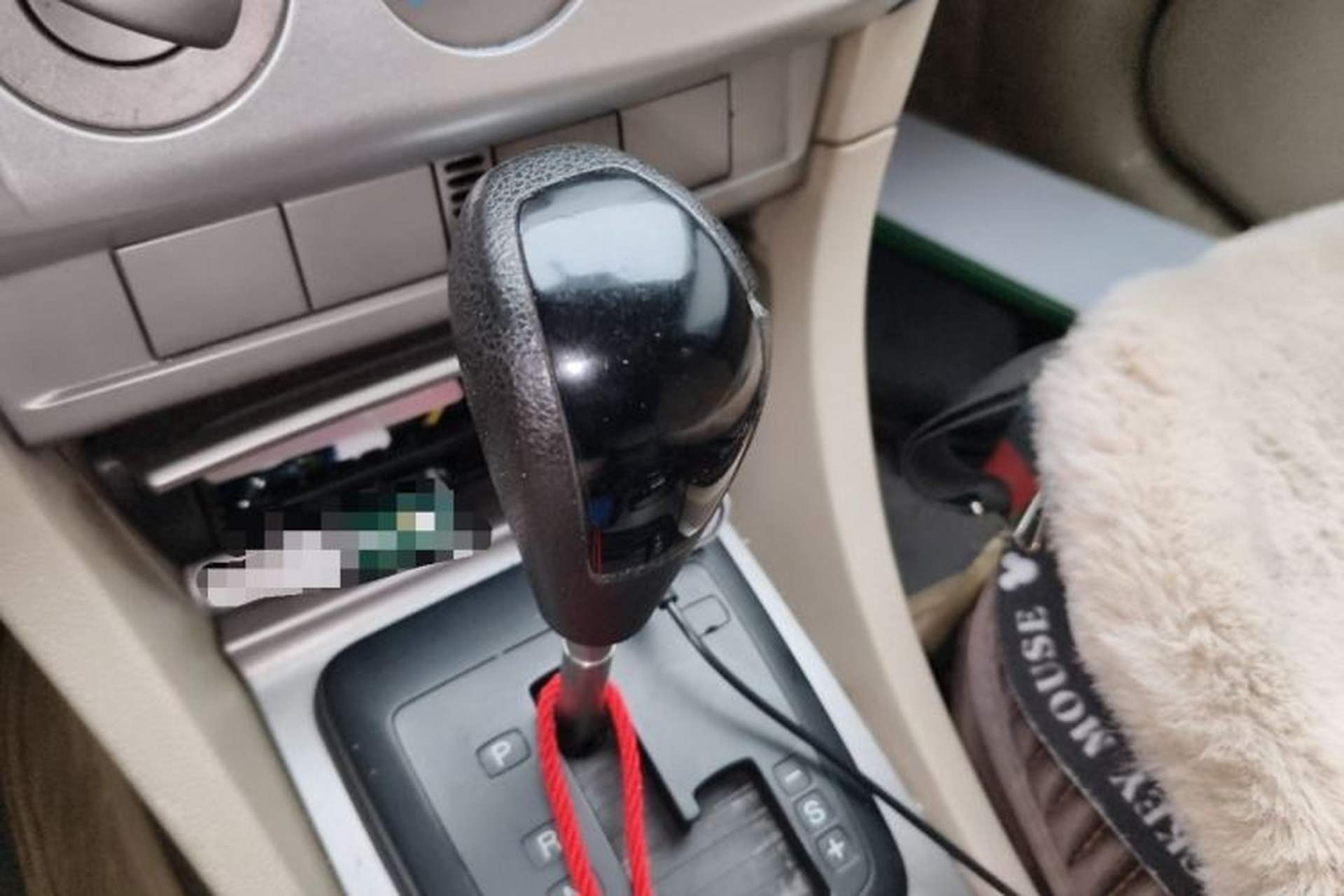 Used Ford Focus 2011 Sedan 1.8L Automatic Fashion Edition Gear Lever