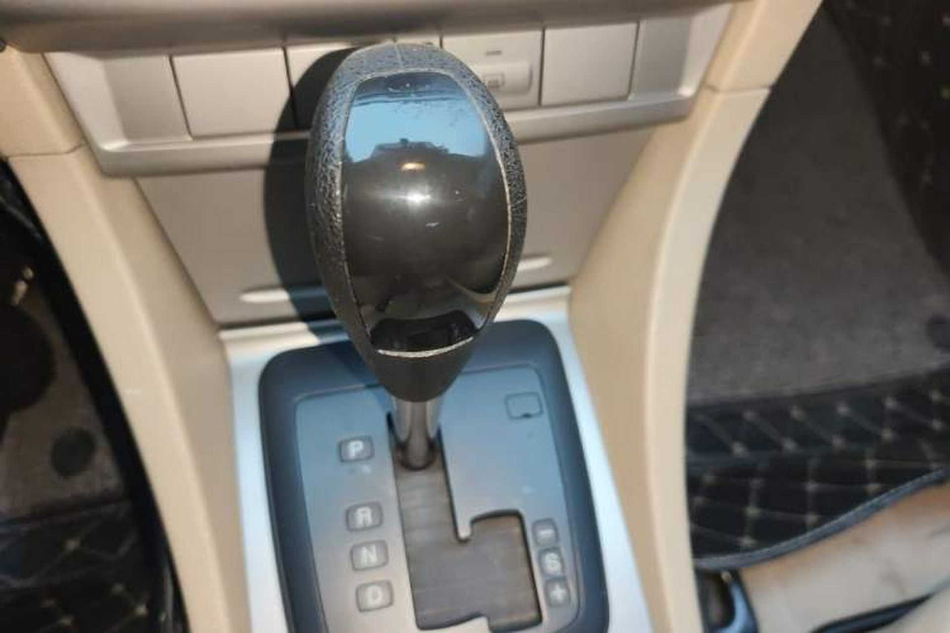 Used Ford Focus 2011 Sedan 1.8L Automatic Fashion Edition Gear Lever
