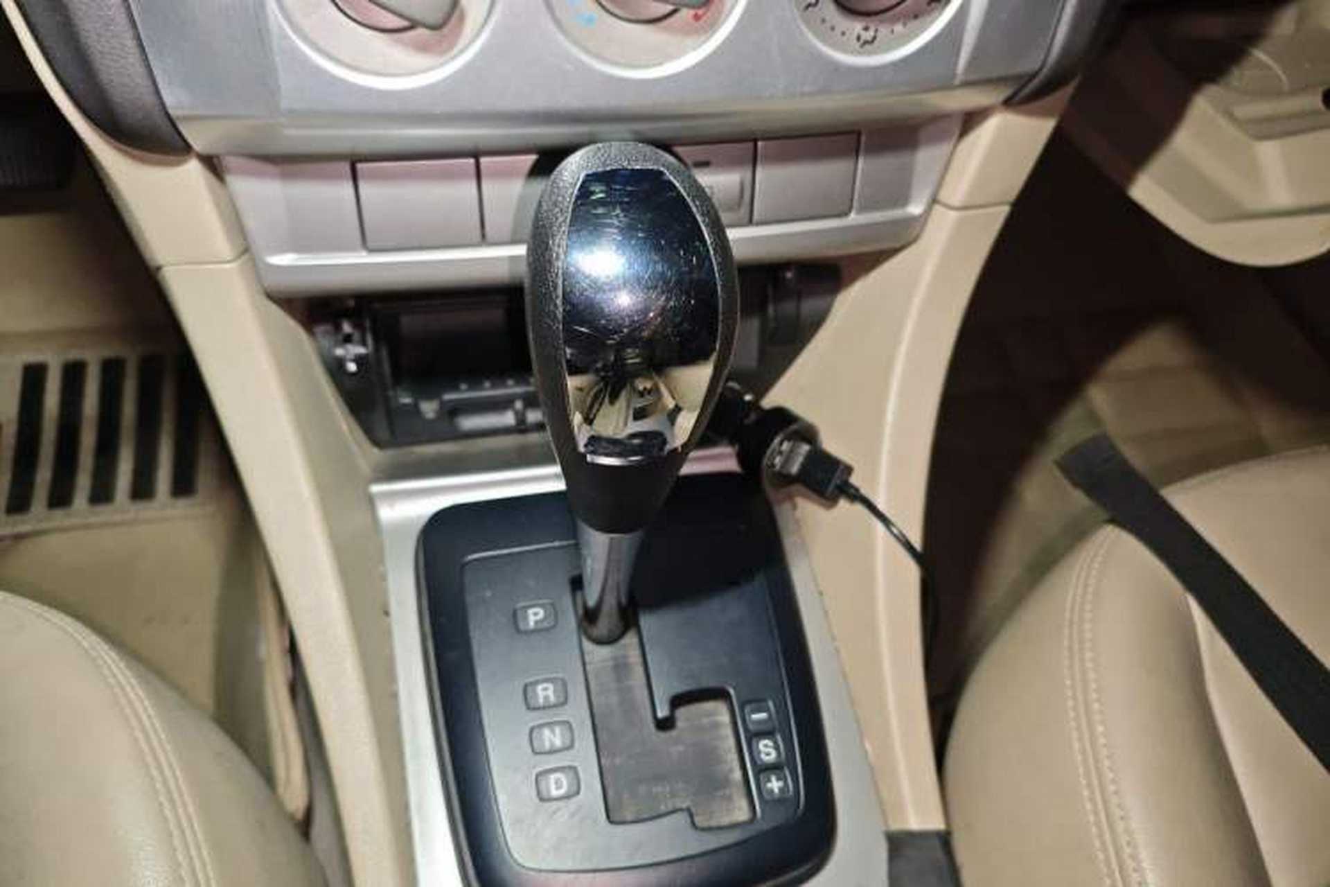 Used Ford Focus 2011 Sedan 1.8L Automatic Fashion Edition Gear Lever