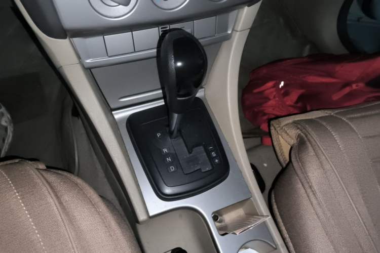 Used Ford Focus 2011 Hatchback 1.8L Automatic Fashion Edition Gear Lever