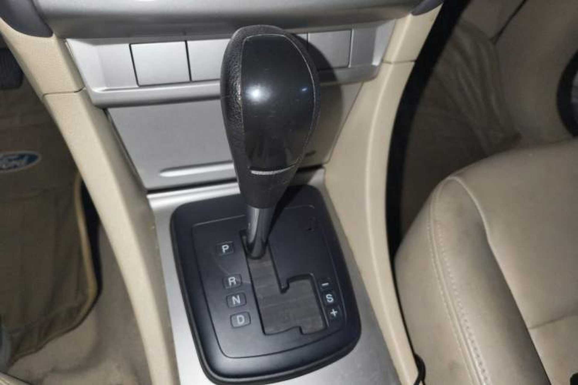 Used Ford Focus 2011 Sedan 1.8L Automatic Fashion Edition Gear Lever