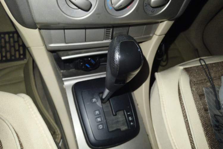 Used Ford Focus 2011 Sedan 1.8L Automatic Fashion Edition Gear Lever