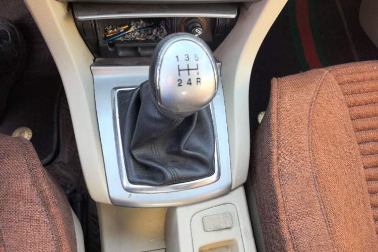 Used Ford Focus 2011 Sedan 1.8L Manual Comfort Model Gear Lever