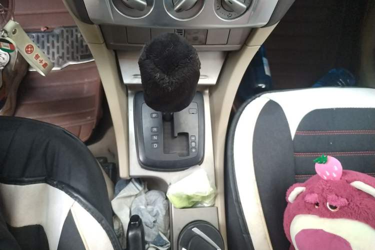Used Ford Focus 2011 Hatchback 1.8L Automatic Fashion Edition Gear Lever