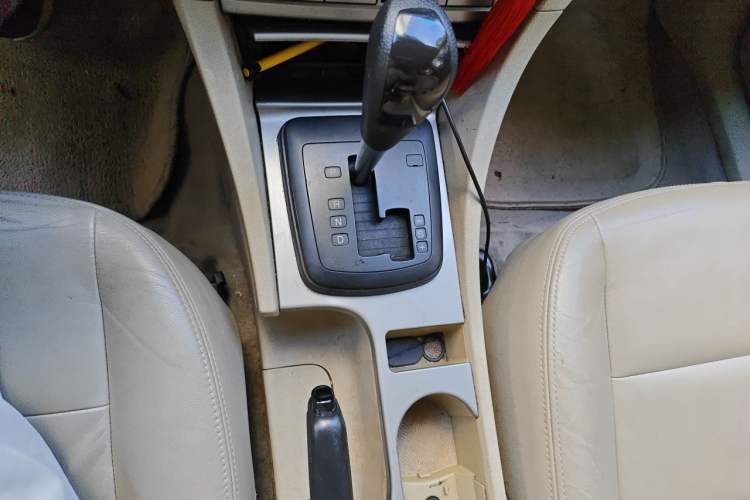 Used Ford Focus 2011 Sedan 1.8L Automatic Fashion Edition Gear Lever