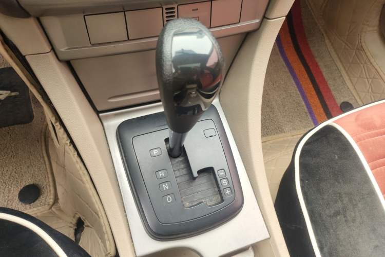 Used Ford Focus 2011 Sedan 1.8L Automatic Fashion Edition Gear Lever