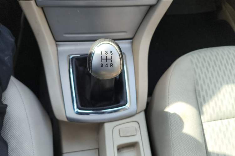 Used Ford Focus 2011 Sedan 1.8L Manual Comfort Model Gear Lever