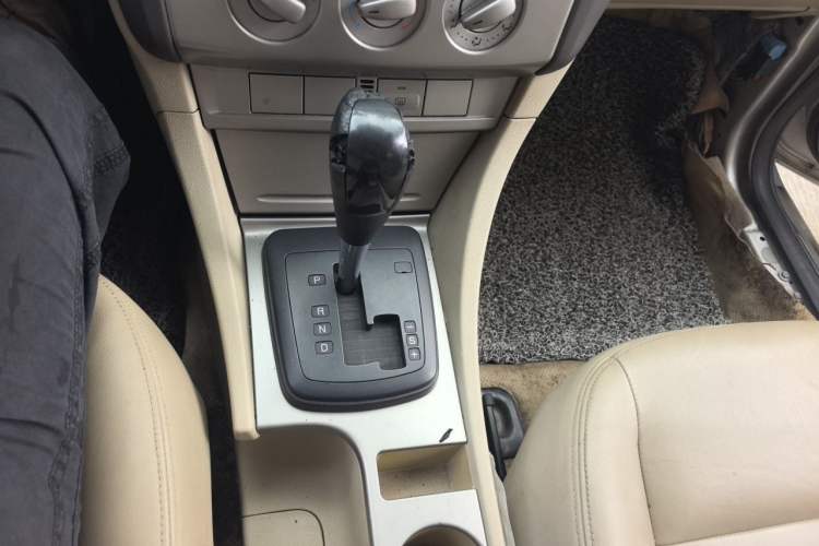 Used Ford Focus 2011 Hatchback 1.8L Automatic Fashion Edition Gear Lever