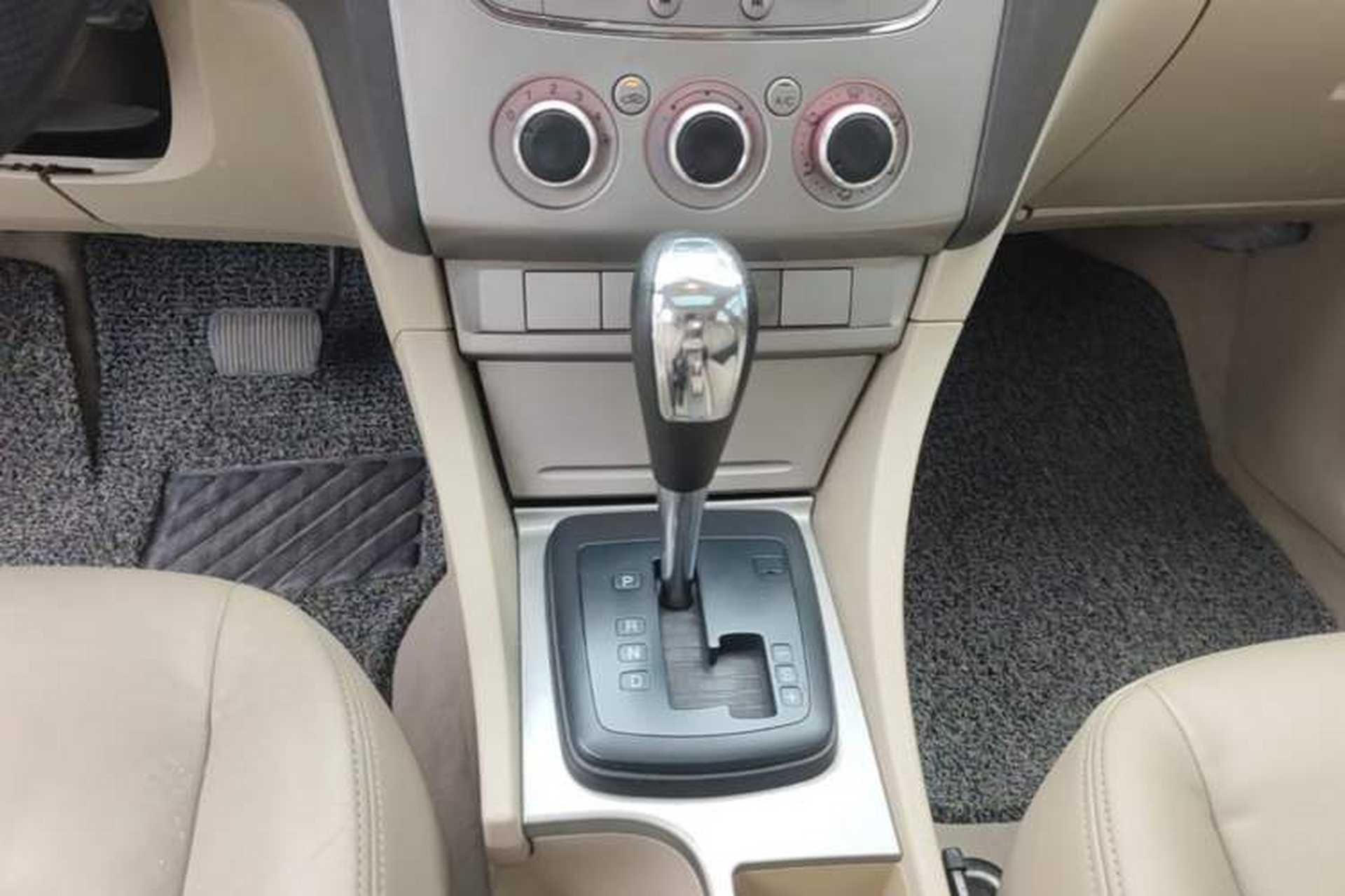 Used Ford Focus 2011 Hatchback 1.8L Automatic Fashion Edition Gear Lever
