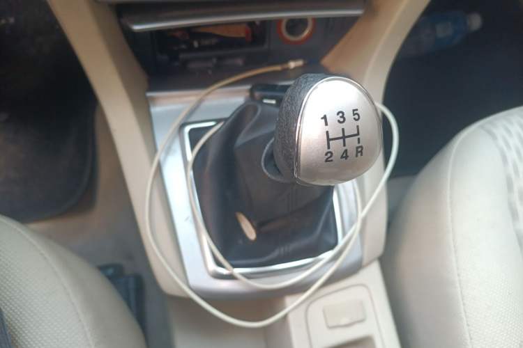 Used Ford Focus 2011 Sedan 1.8L Manual Comfort Model Gear Lever