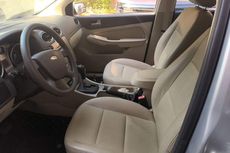 Used Ford Focus 2011 Sedan 1.8L Automatic Fashion Edition Left Front Seat