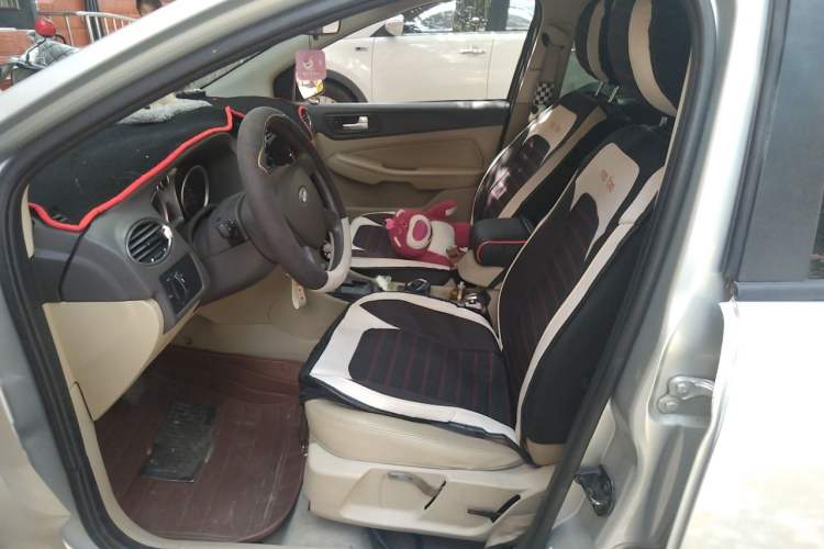 Used Ford Focus 2011 Hatchback 1.8L Automatic Fashion Edition Left Front Seat