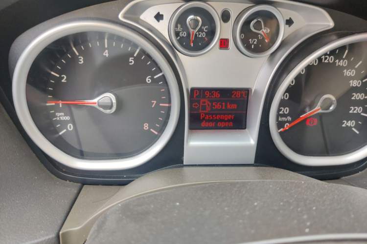 Used Ford Focus 2011 Sedan 1.8L Automatic Fashion Edition Odometer Close Up