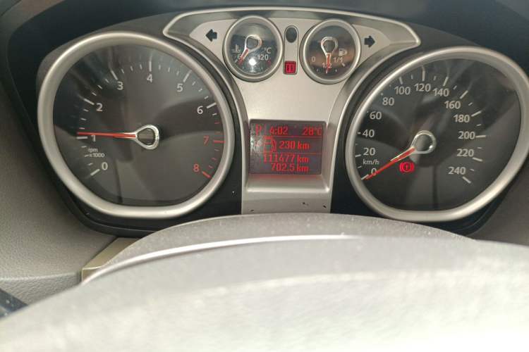 Used Ford Focus 2011 Sedan 1.8L Automatic Fashion Edition Odometer Close Up