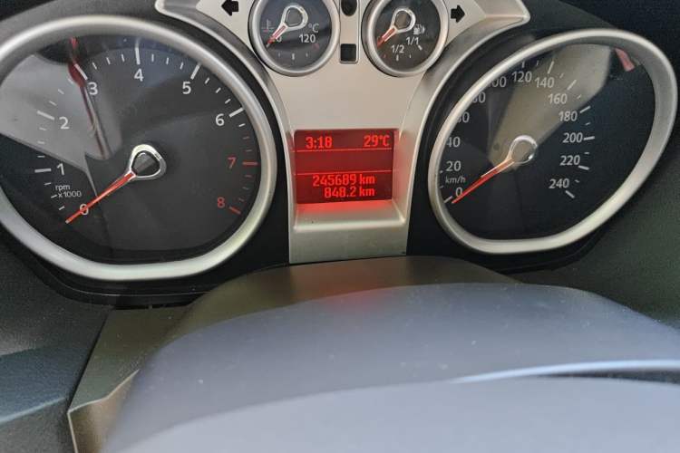 Used Ford Focus 2011 Sedan 1.8L Automatic Fashion Edition Odometer Close Up