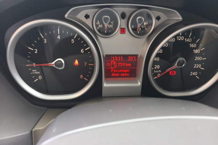 Used Ford Focus 2011 Hatchback 1.8L Automatic Fashion Edition Odometer Close Up
