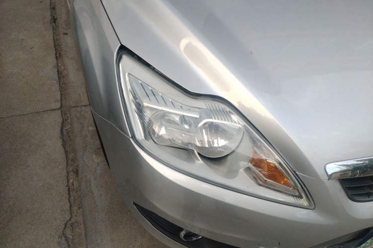 Used Ford Focus 2011 Sedan 1.8L Manual Comfort Model Right Front Headlight