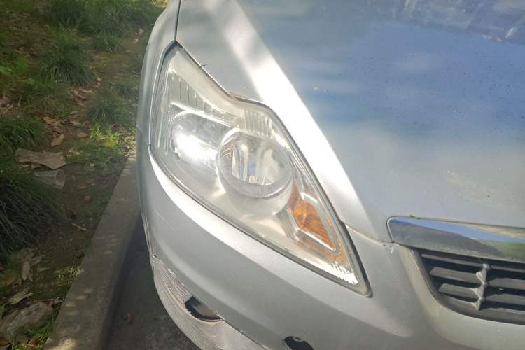 Used Ford Focus 2011 Sedan 1.8L Automatic Fashion Edition Right Front Headlight